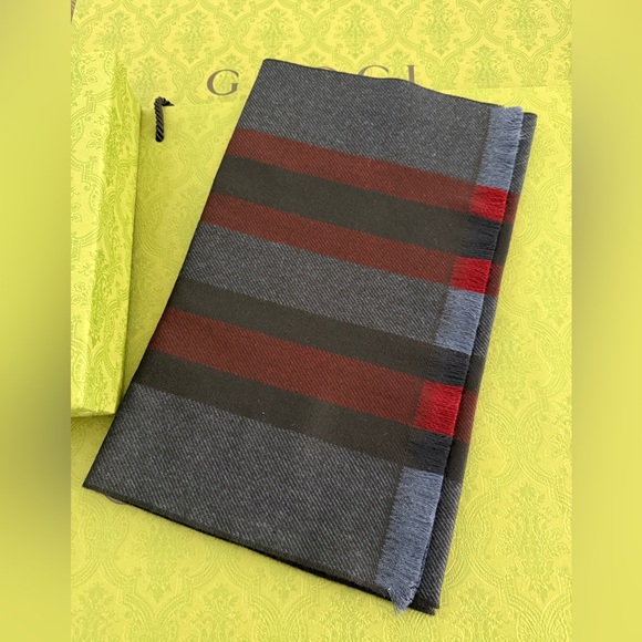 New GUCCI WOOL SCARF/SHAWL💙❤️ - Picture 2 of 10